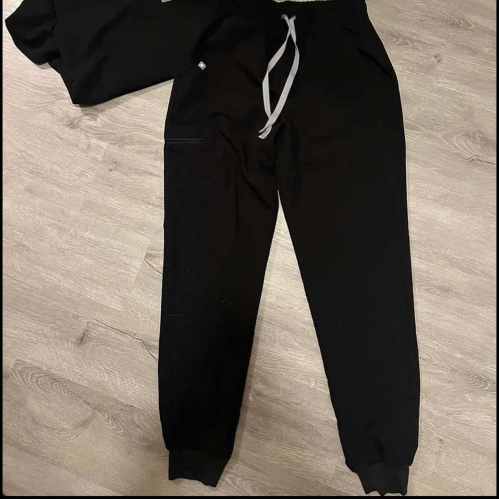 Figs Black Scrub set